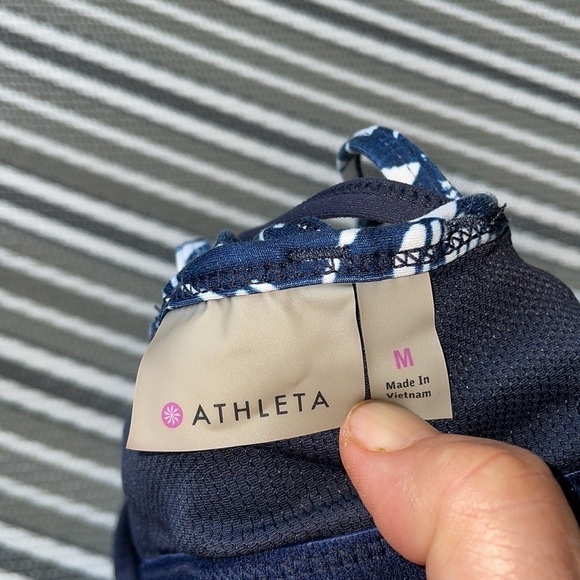 Athleta Hyper Focused Blue Floral Sports Bra - Picture 3 of 5